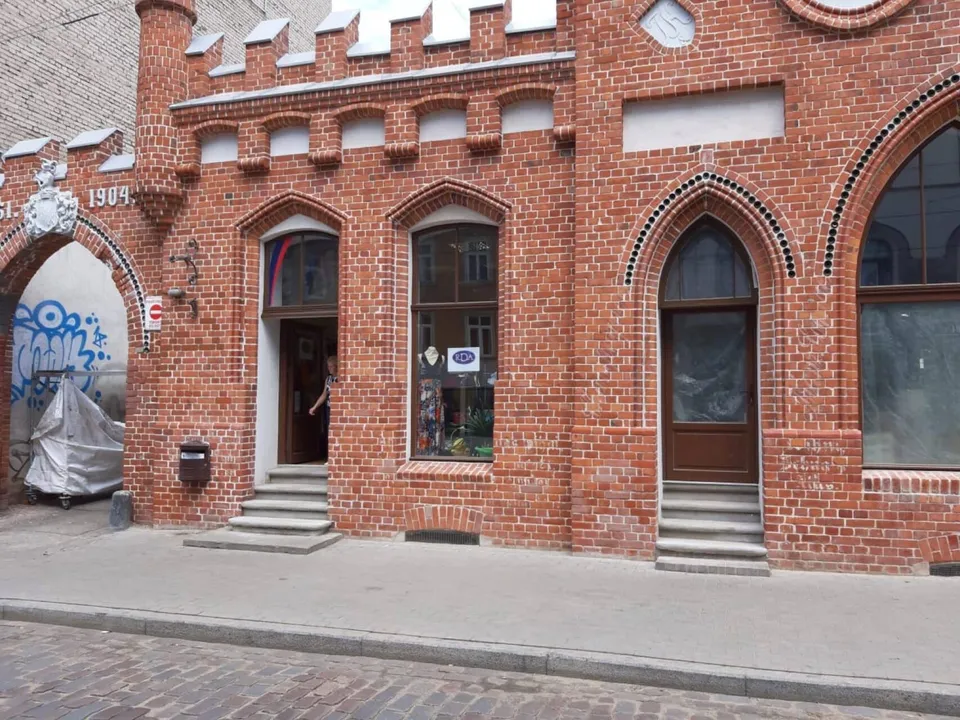 Fasādes restaurācija un vārtu arkas nostiprināšana Matīsa ielā 21, Rīgā