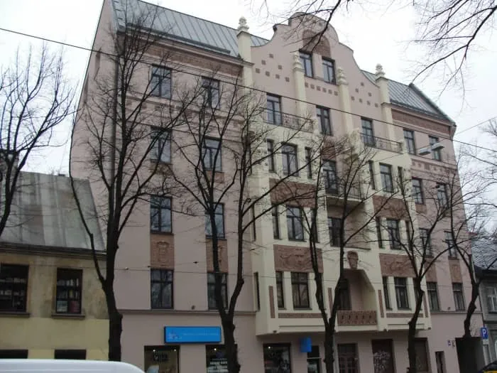 Vēsturiskās fasādes atjaunošana un energoefektivitātes uzlabošana Miera ielā 54, Rīgā